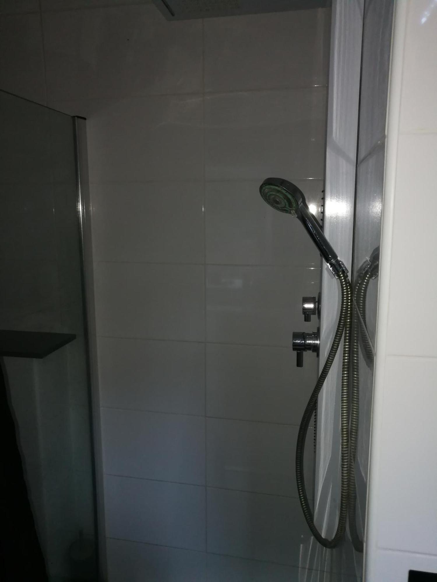 Wohlfuehloase - Zimmer, Appartment - Im Herzen Starnbergs الغرفة الصورة