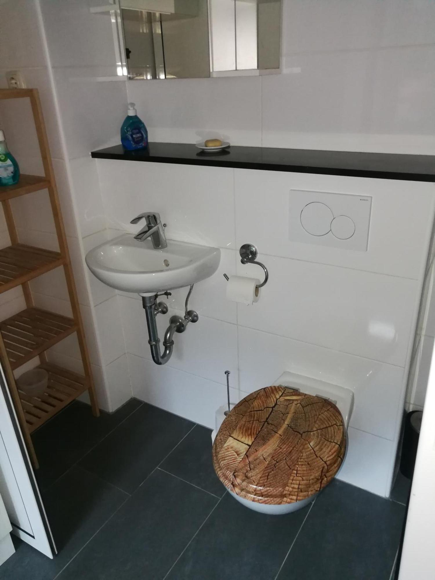 Wohlfuehloase - Zimmer, Appartment - Im Herzen Starnbergs الغرفة الصورة